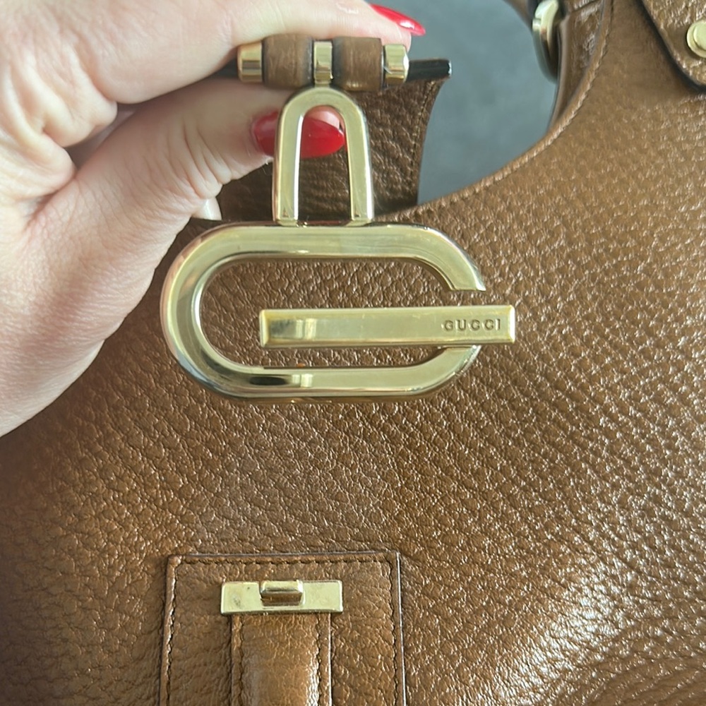 Gucci Brown Leather Shoulder Bag with Gold Accents- Vintage and Authentic! - Picture 2 of 7